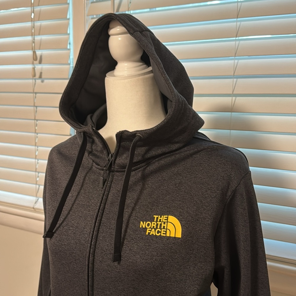2017 New York City Marathon / The North Face Men’s Tech Hoodie (Size Medium) - Picture 3 of 7